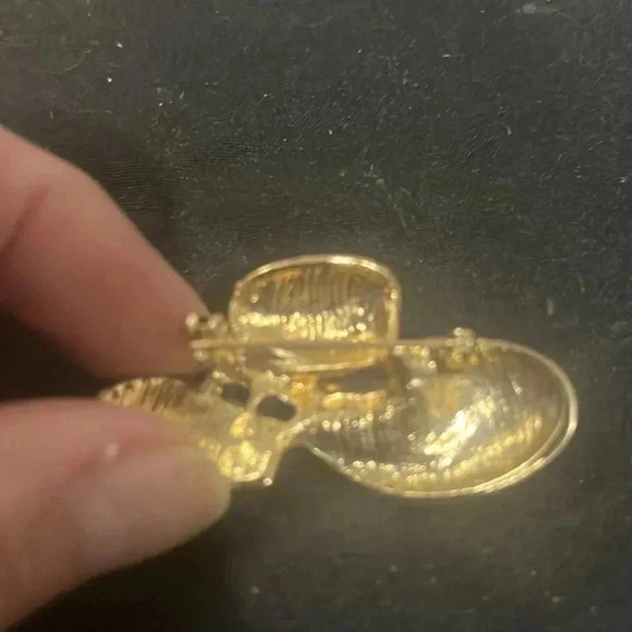 Vintage Red Hat Brooch - Picture 2 of 2